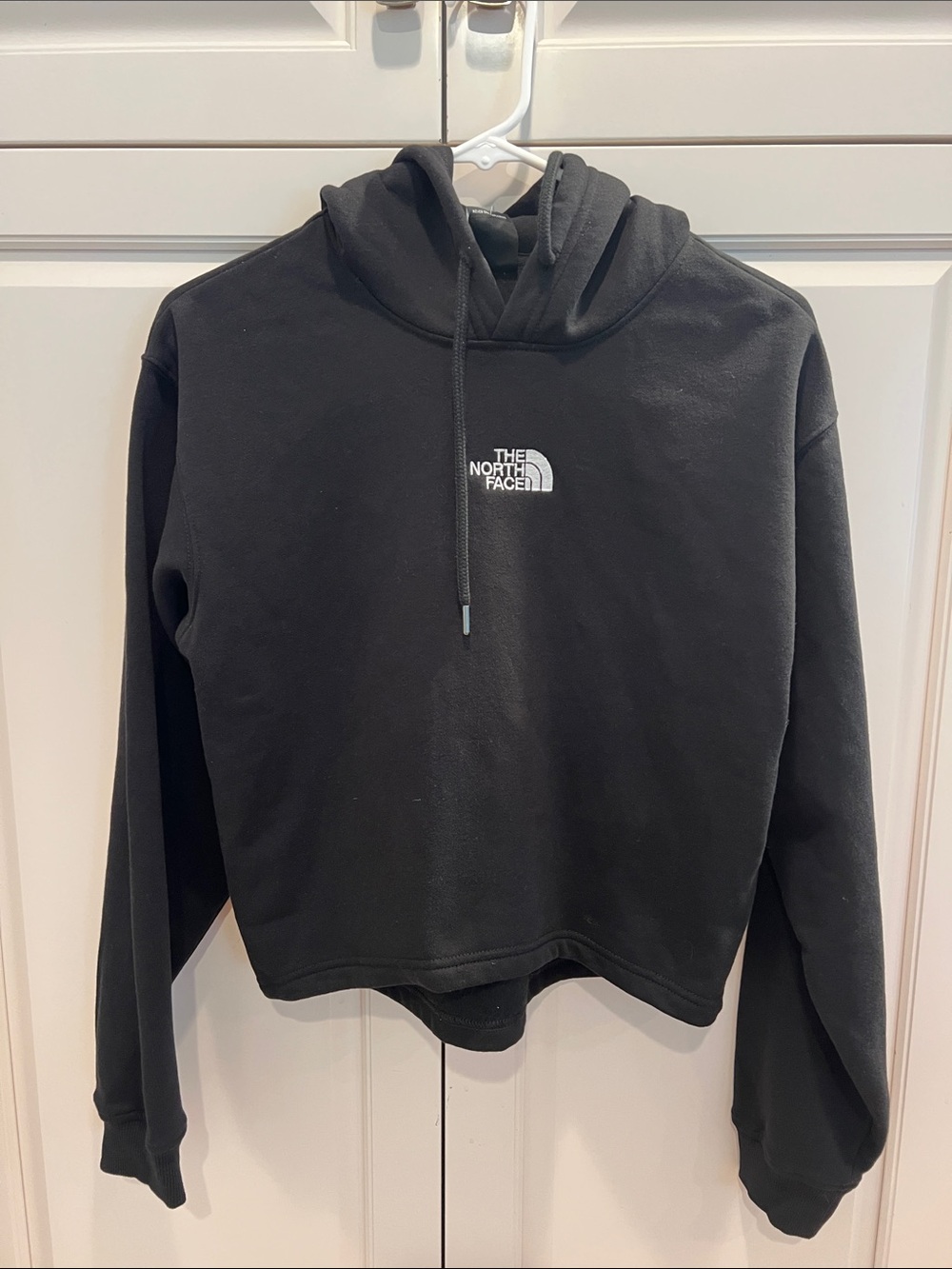 The North Face hooded woman’s Black Cropped Hoodie sz small 🆕